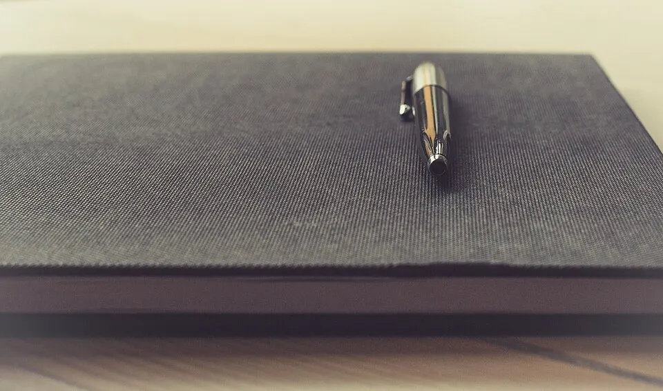 Notesbog og pen